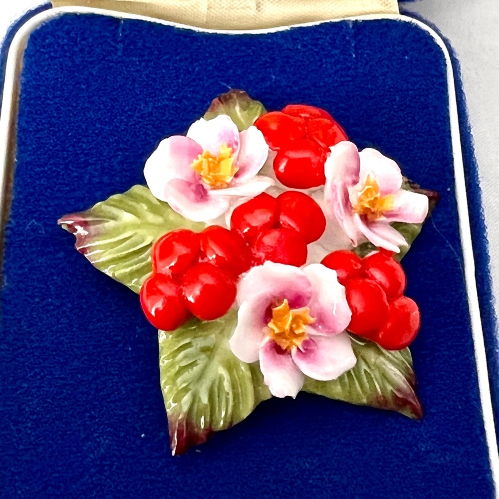 VTG Ainsley Fine Bone China Floral Brooch Made in England IOB